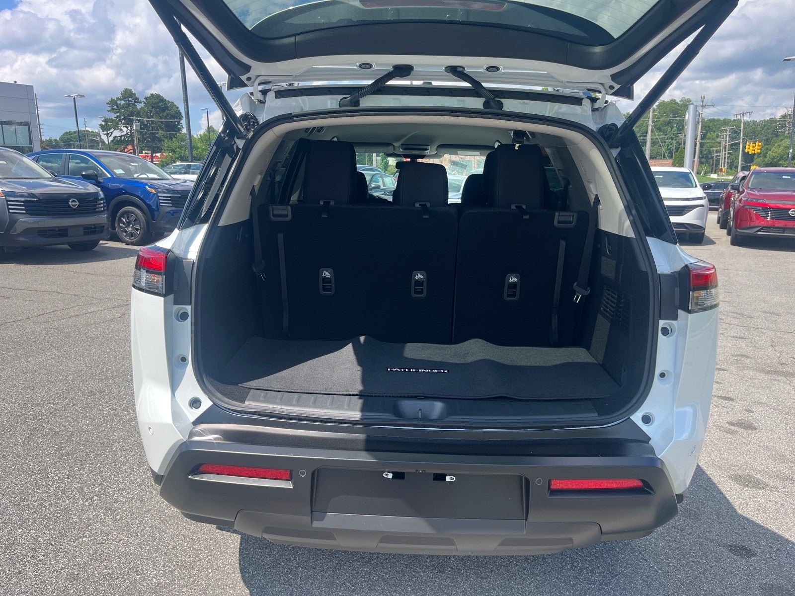 2026 Nissan Pathfinder SV
