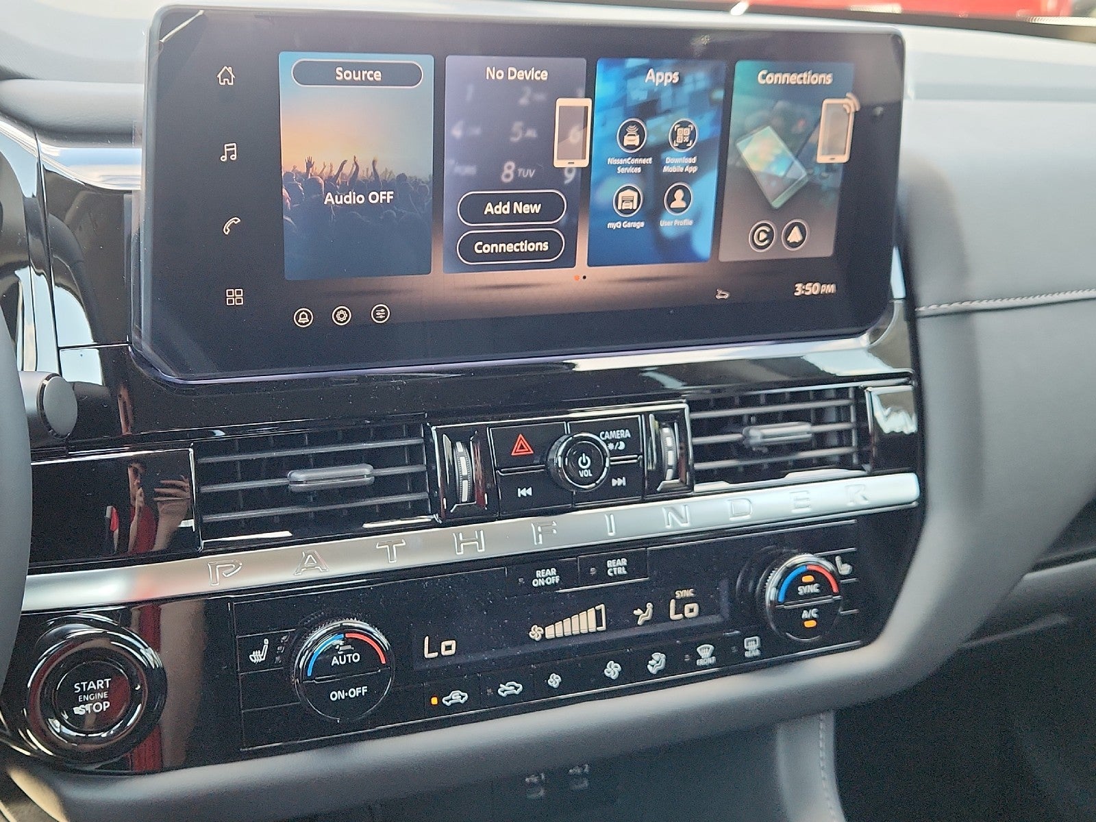 2026 Nissan Pathfinder SV