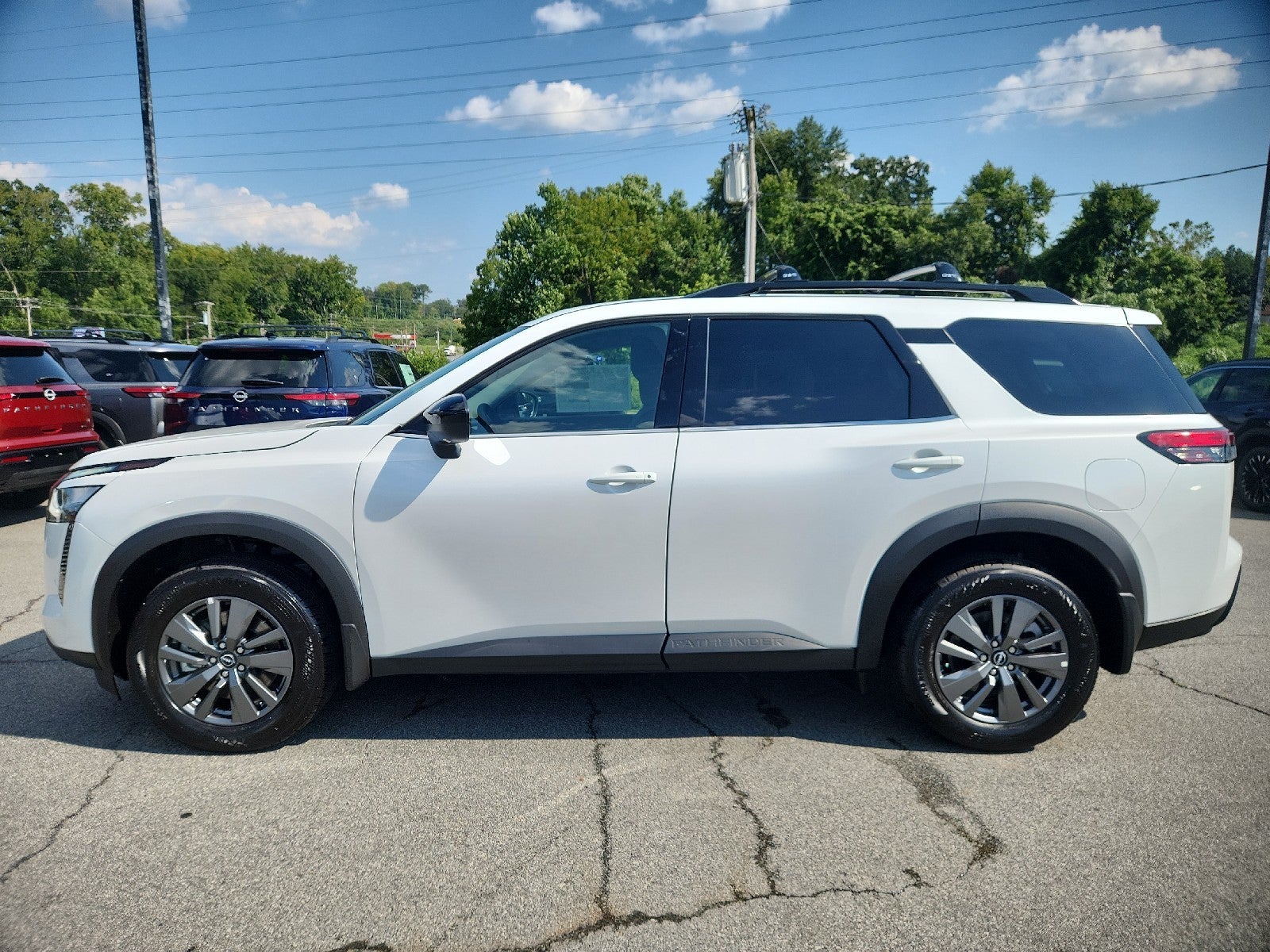2026 Nissan Pathfinder SV