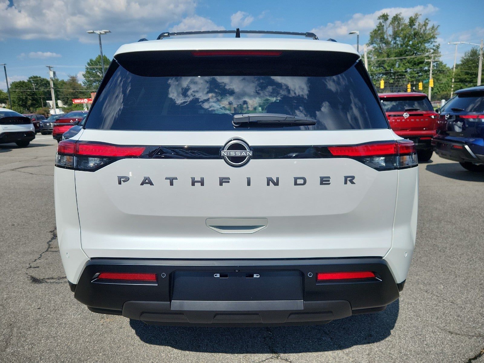 2026 Nissan Pathfinder SV