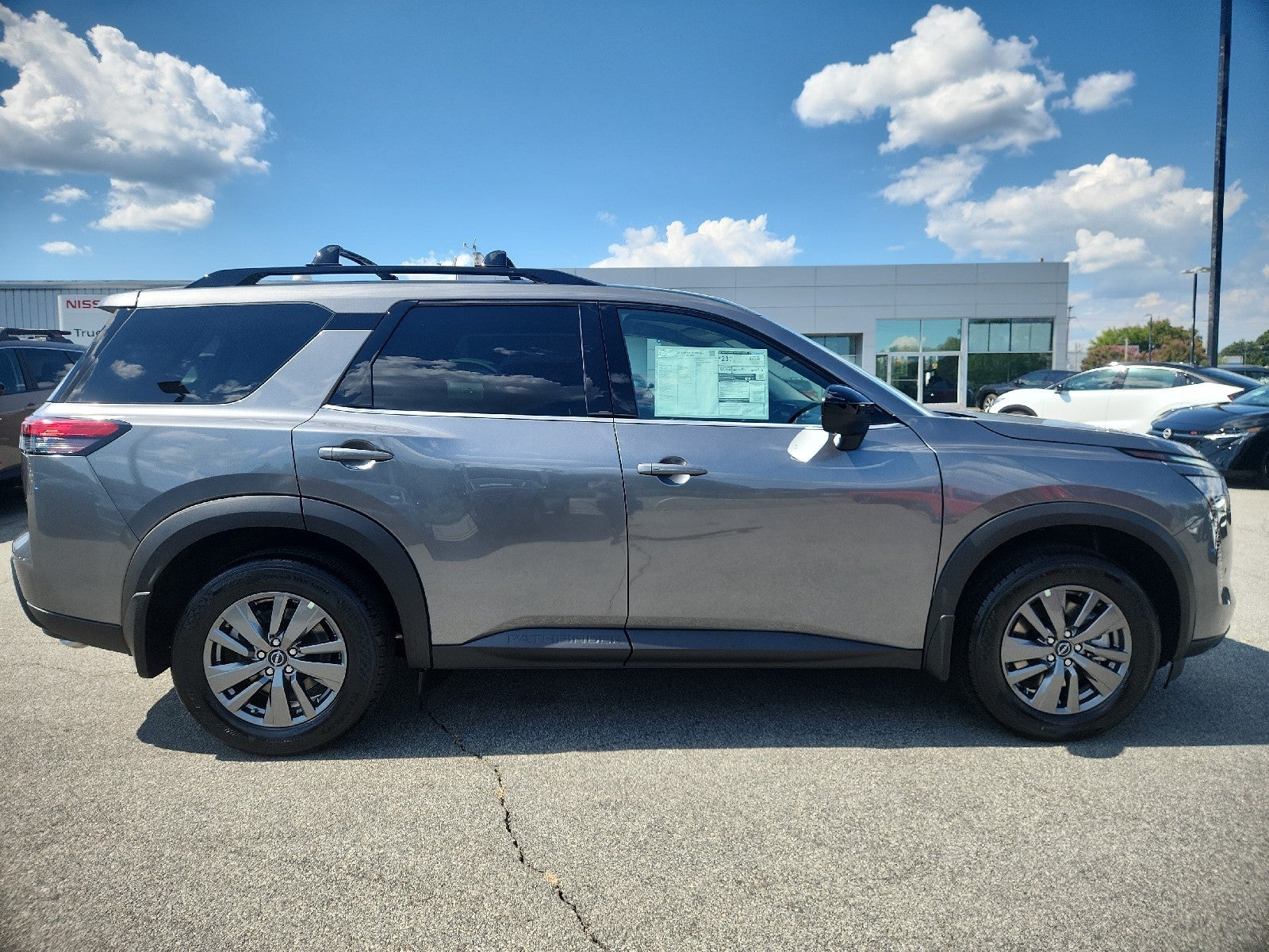 2026 Nissan Pathfinder SV