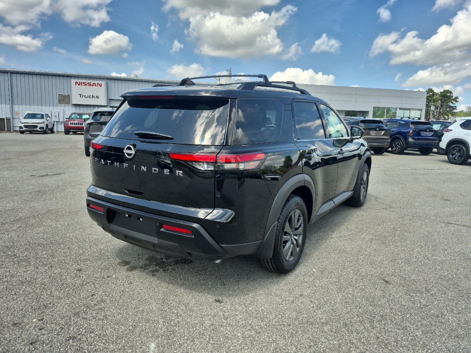 2026 Nissan Pathfinder SV