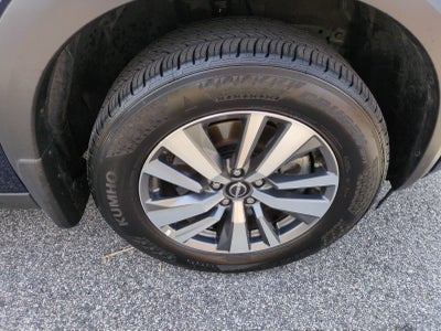 2025 Nissan Pathfinder SL