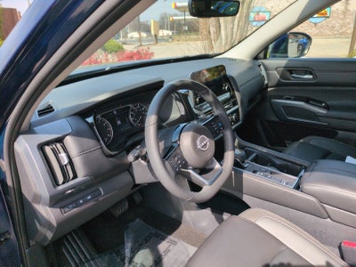 2025 Nissan Pathfinder SL