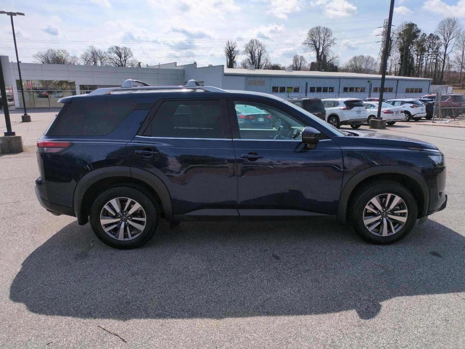 2025 Nissan Pathfinder SL