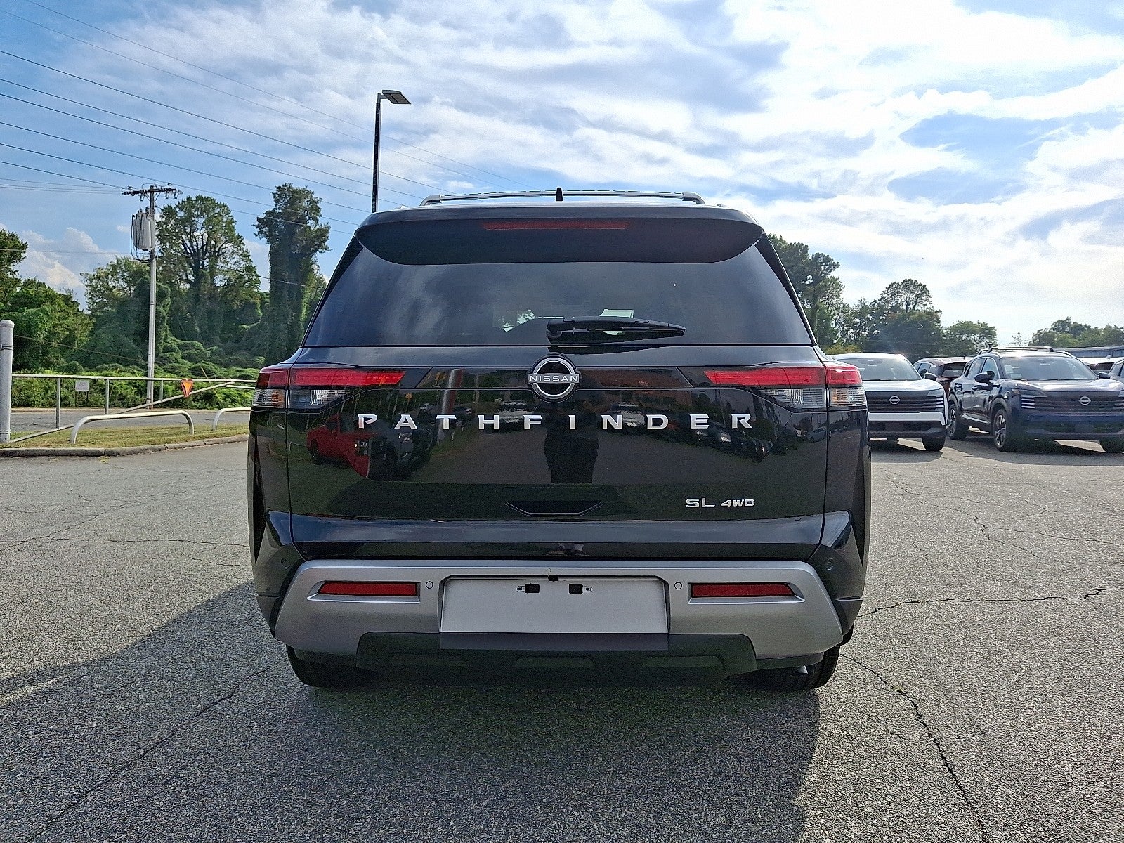 2025 Nissan Pathfinder SL