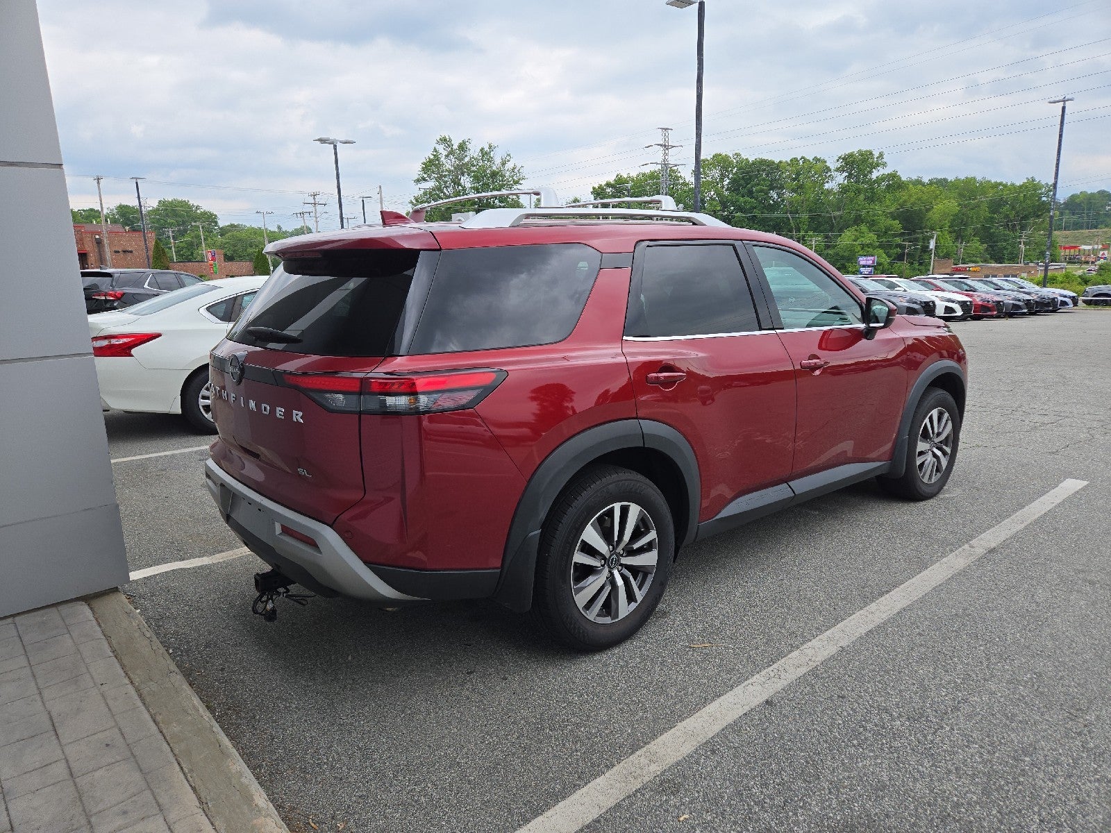 2023 Nissan Pathfinder SL