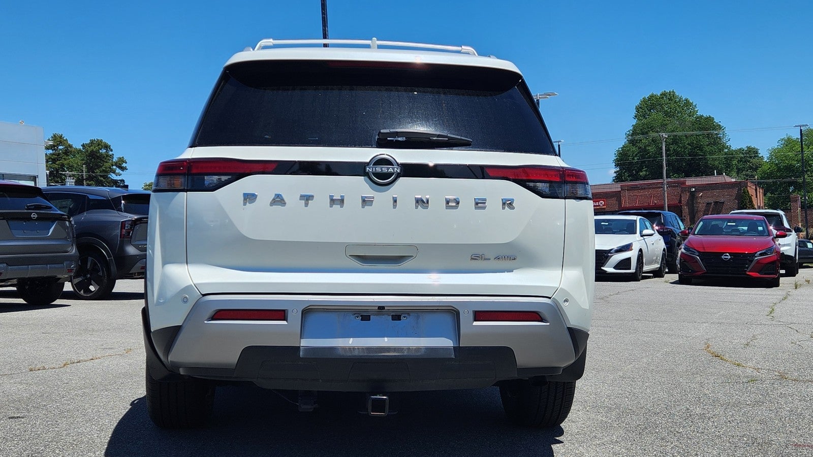 2023 Nissan Pathfinder SL