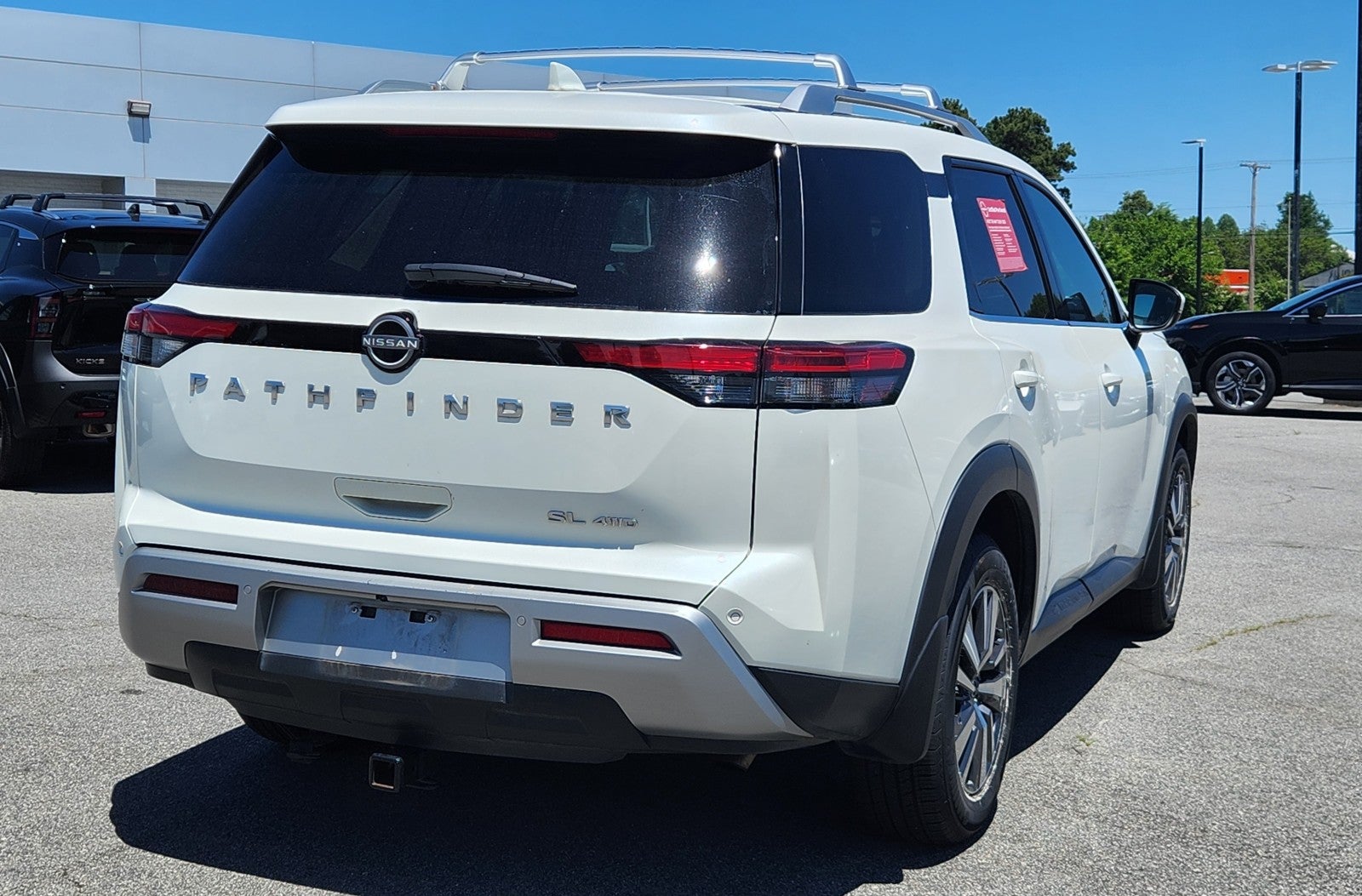 2023 Nissan Pathfinder SL
