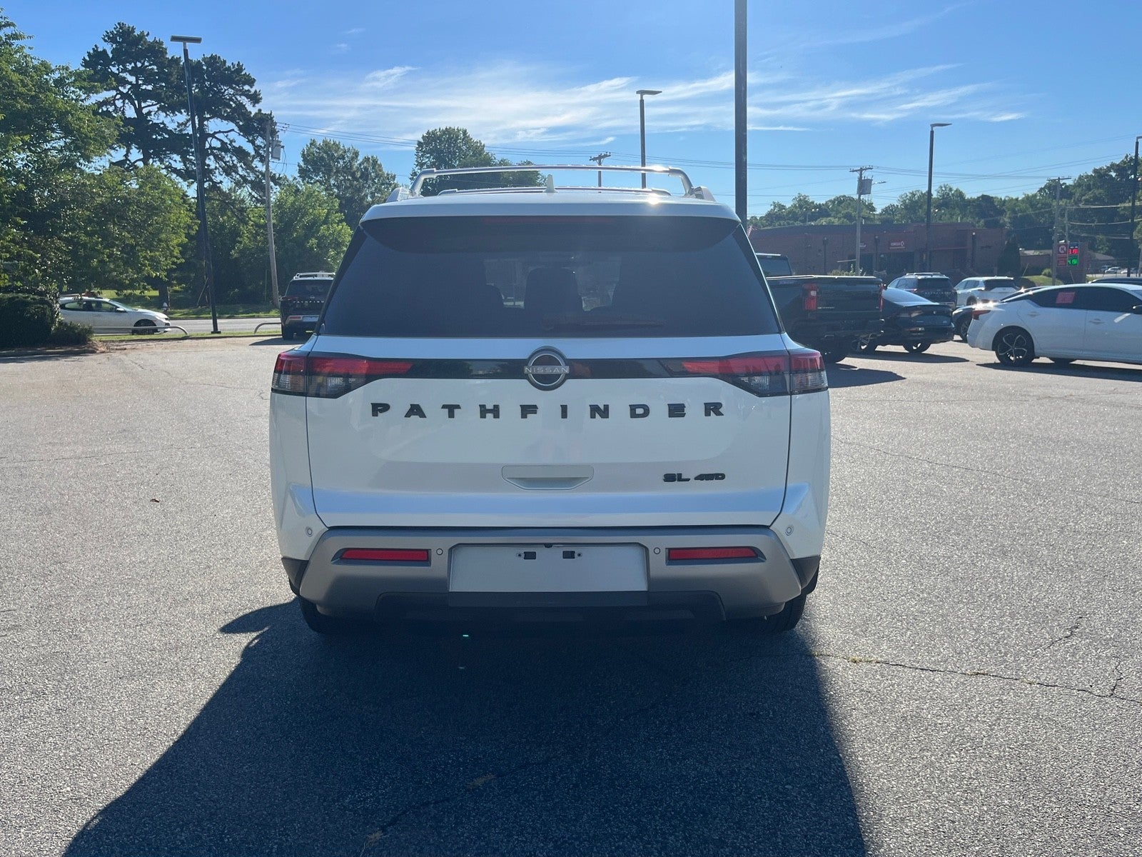 2024 Nissan Pathfinder SL