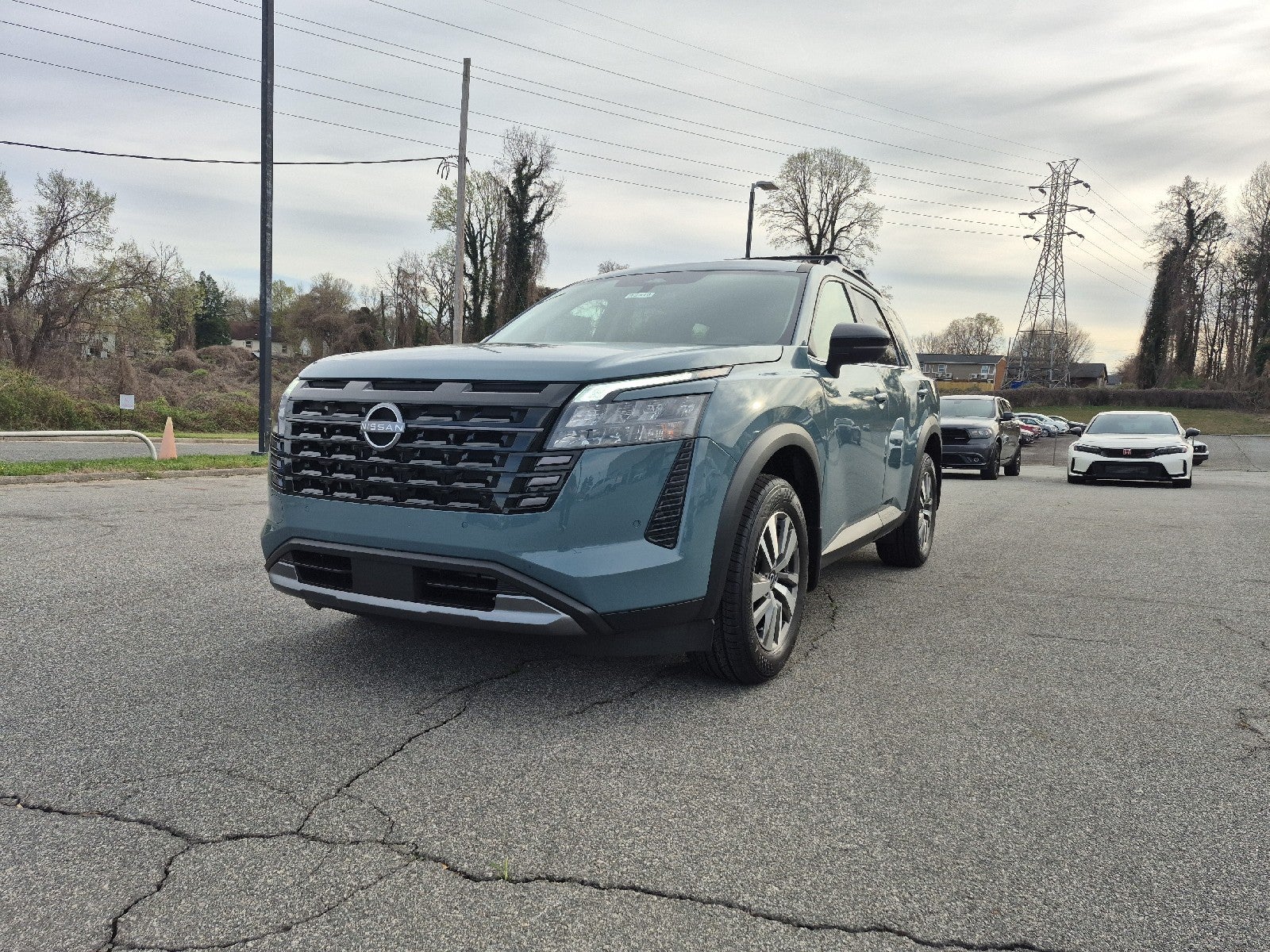 2026 Nissan Pathfinder SL