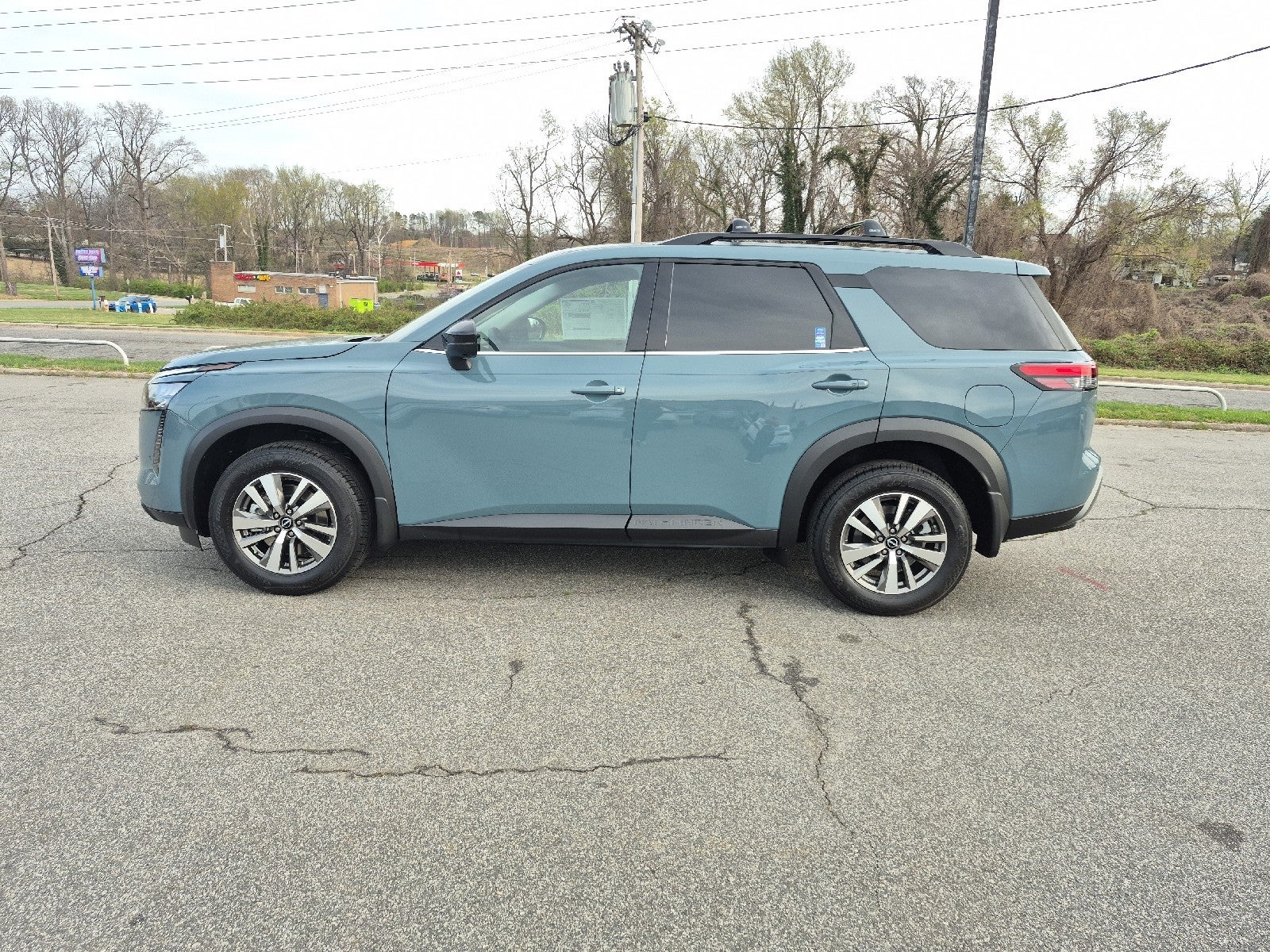 2026 Nissan Pathfinder SL