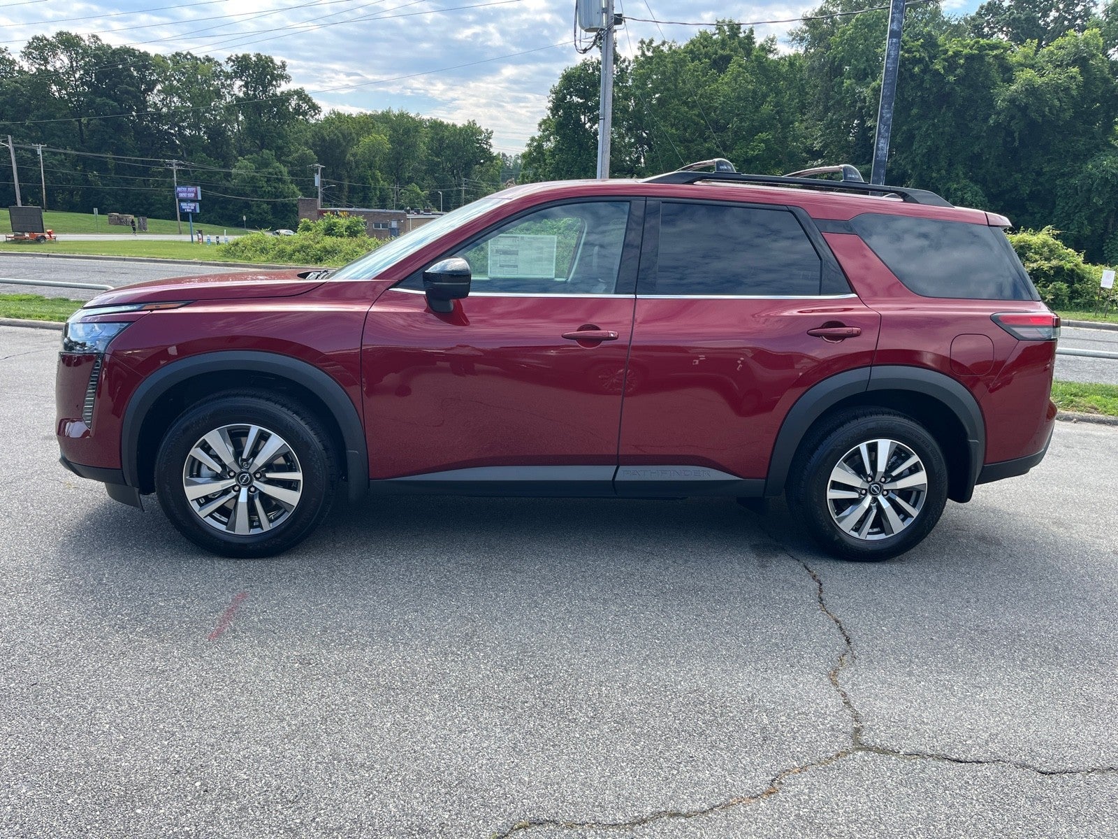 2026 Nissan Pathfinder SL