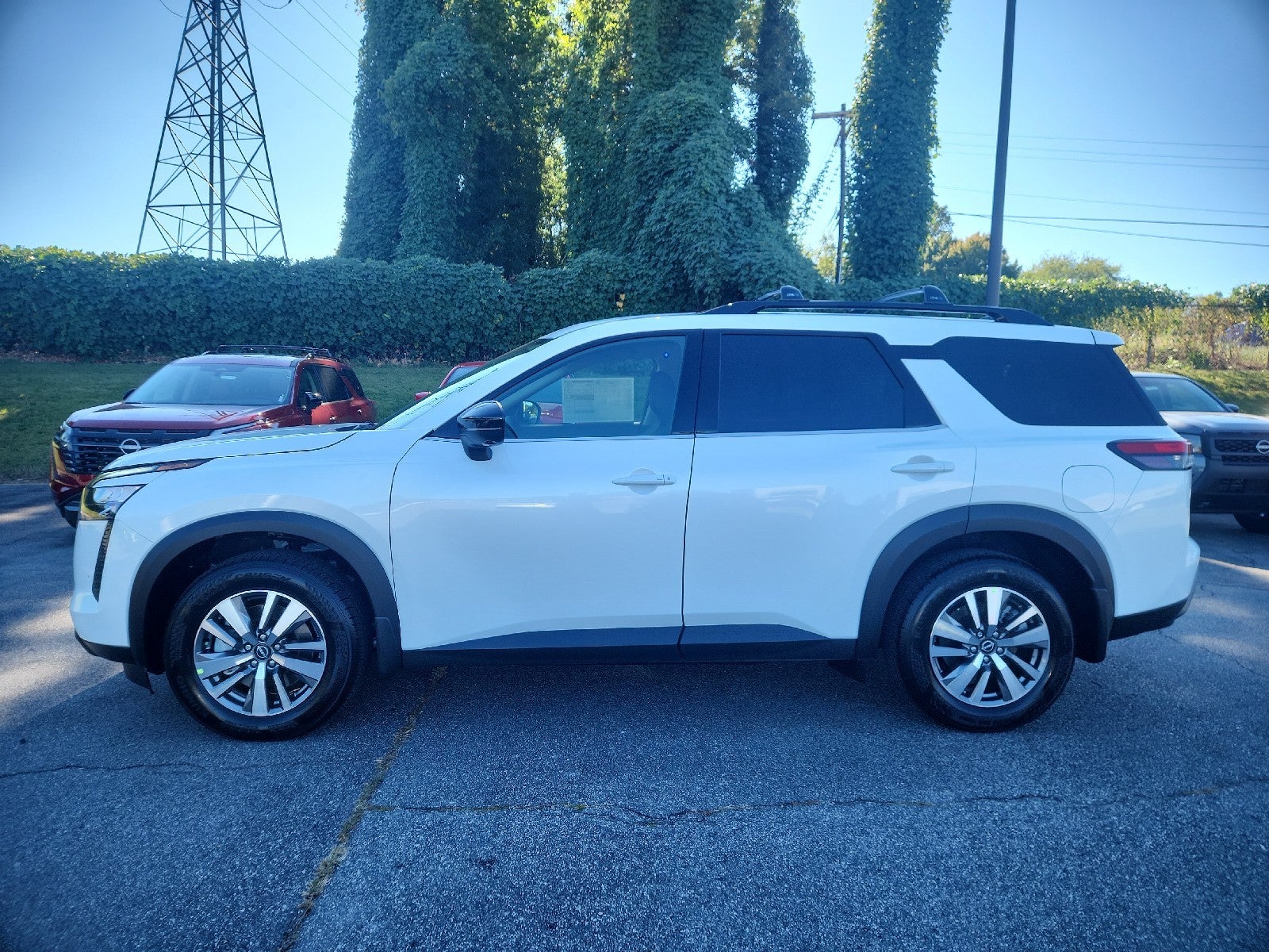 2026 Nissan Pathfinder SL