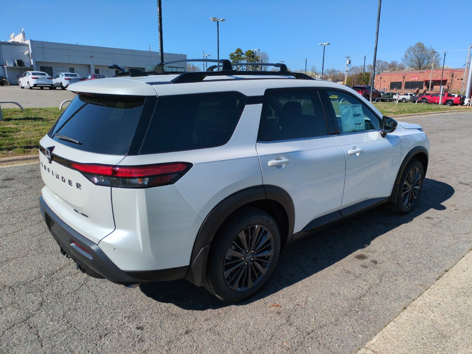 2026 Nissan Pathfinder SL