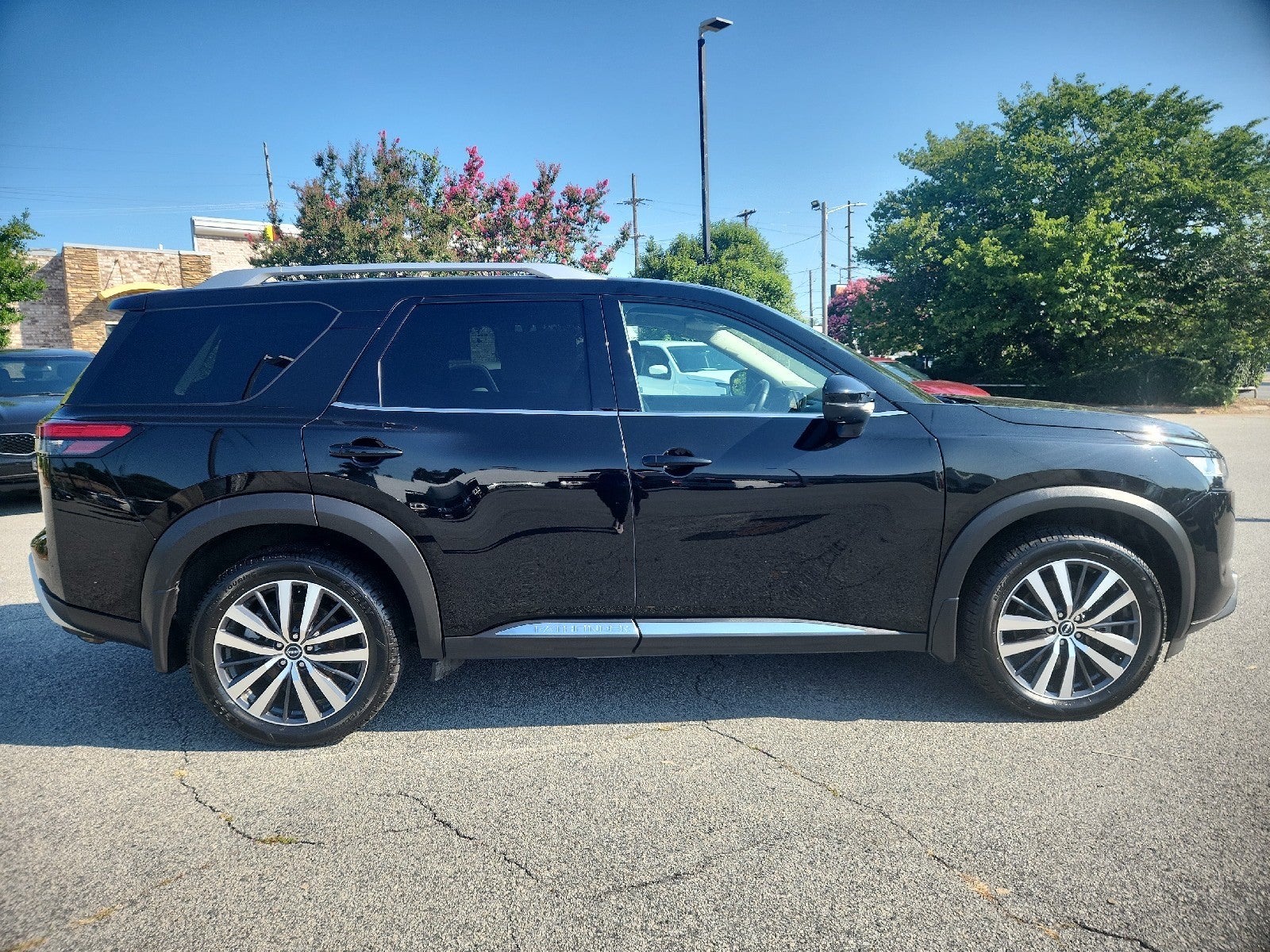 2022 Nissan Pathfinder Platinum