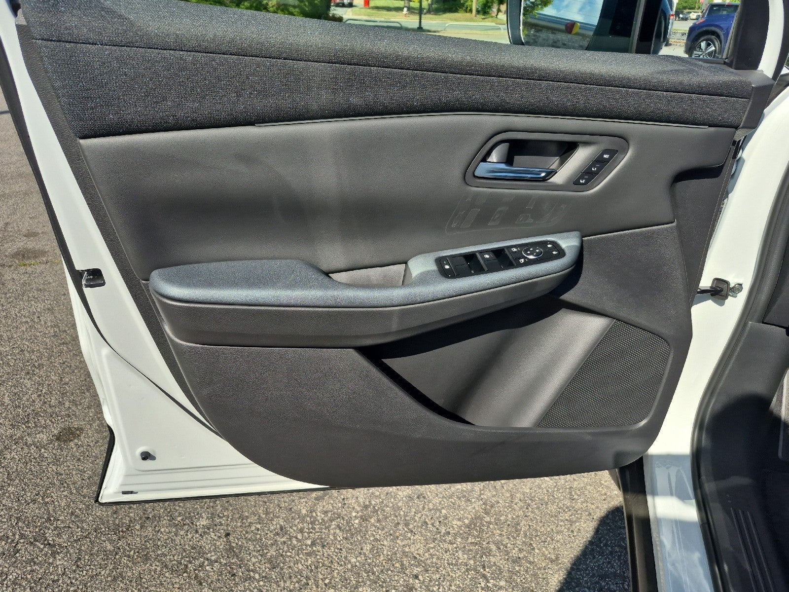 2026 Nissan LEAF Platinum+