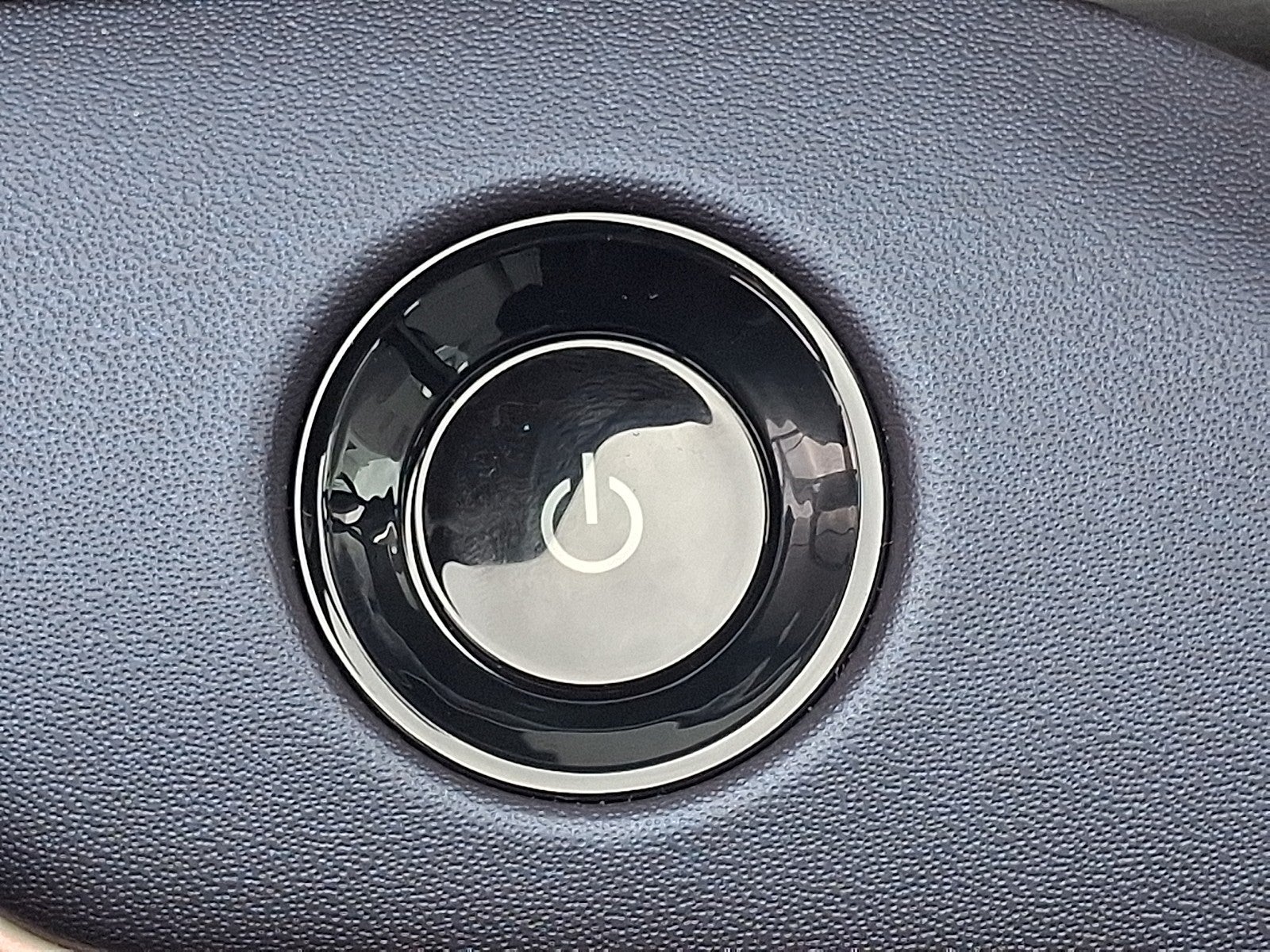 2026 Nissan LEAF Platinum+