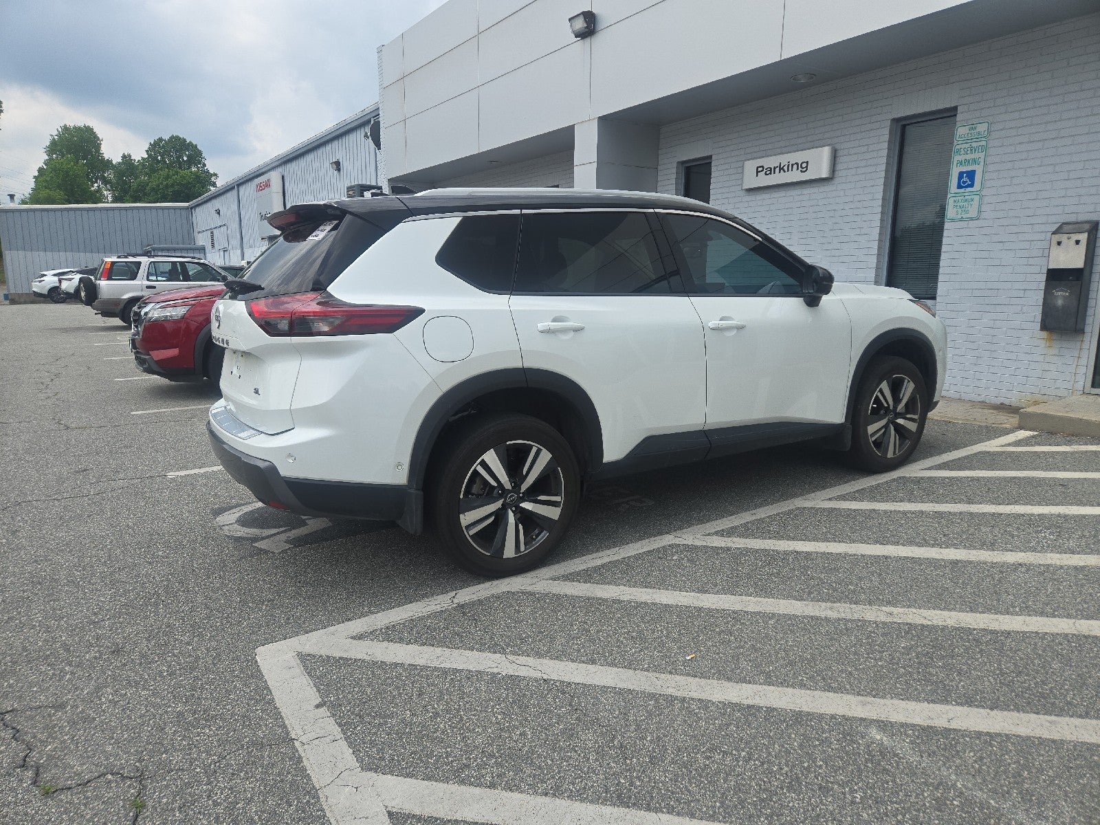 2025 Nissan Rogue SL