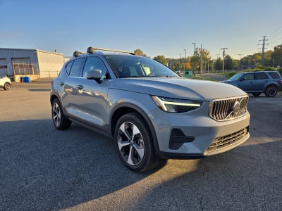 2025 Volvo XC40 Core Bright Theme